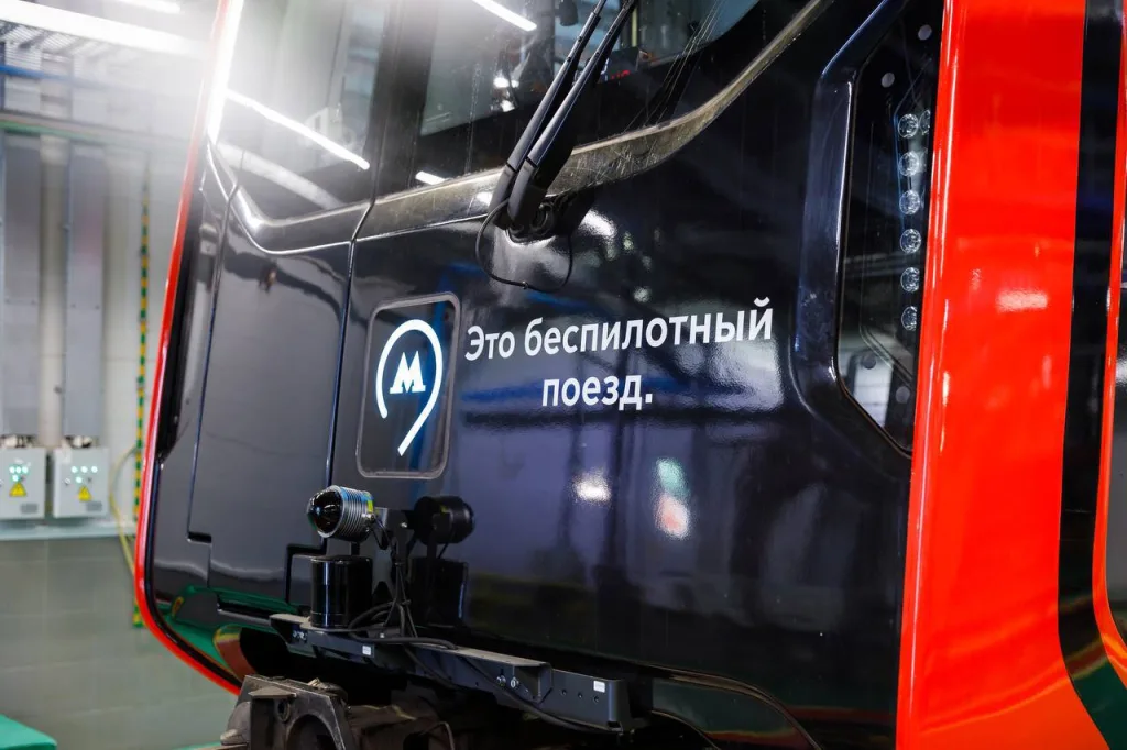 Россия делает ещё один шаг в сторону технологического суверенитета — сегодня в Москве Владимир Путин запустил испытания первого беспилотного поезда метро отечественного производства