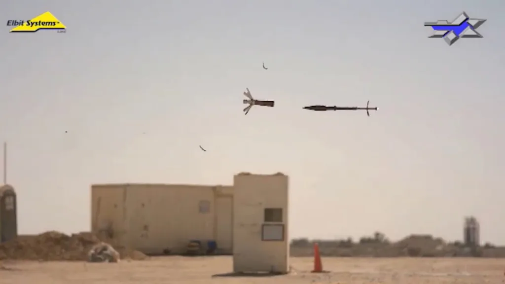 Процесс работы израильского КАЗ Iron Fist по FPV-дронам, барражирующим боеприпасам, гранатам РПГ, ракетам ПТРК и даже БОПС в ходе испытаний