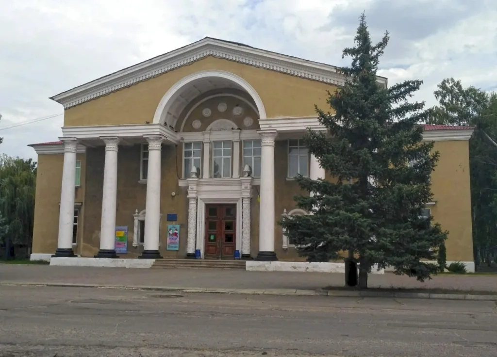 Видео противника из центра Купянска-Узлового, недавно освобожденного ВС РФ в ходе доклада Валерия Герасимова