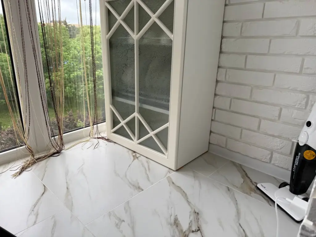 Развожу порошок за небольшие деньги — и плитка сверкает без труда: плесень и грибок исчезают сами собой