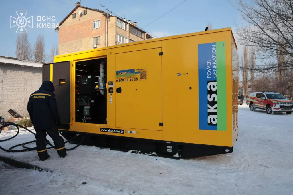 ГСЧС Украины начала установку генераторов для аварийного электроснабжения жилых домов в Киеве и Днепропетровске