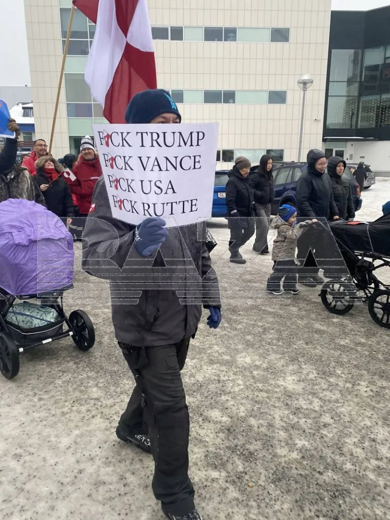 Жители Гренландии вышли на акции протеста против планов Трампа включить остров в состав США