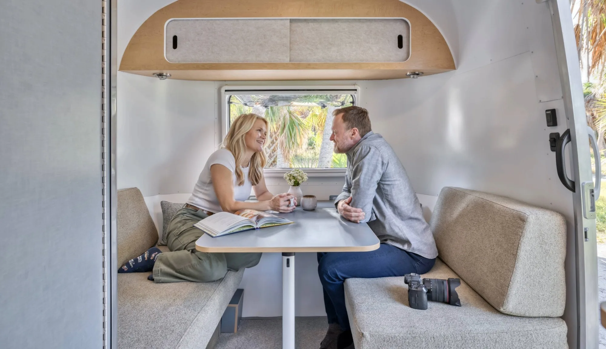Airstream World Traveler 22RB: новый дом на колесах для современных путешественников