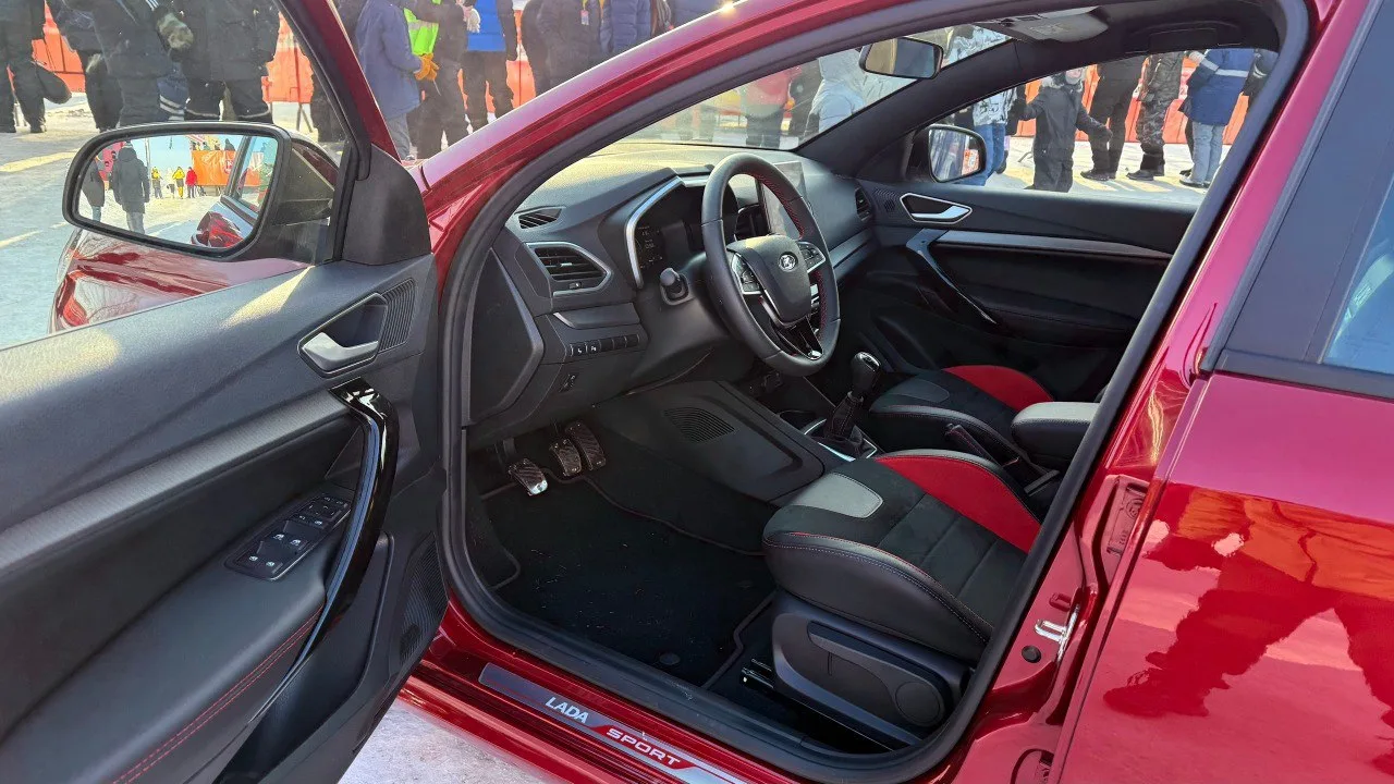 Lada Vesta Sport дебютировала на Гонке чемпионов с новым мотором и агрессивным стилем