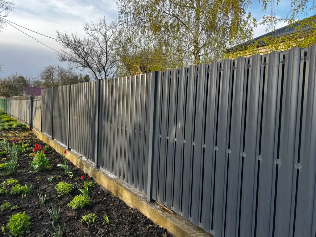 Позабудьте навсегда о дорогих заборах: продемонстрировано элегантное, современное и экономичное решение — соседи позавидуют