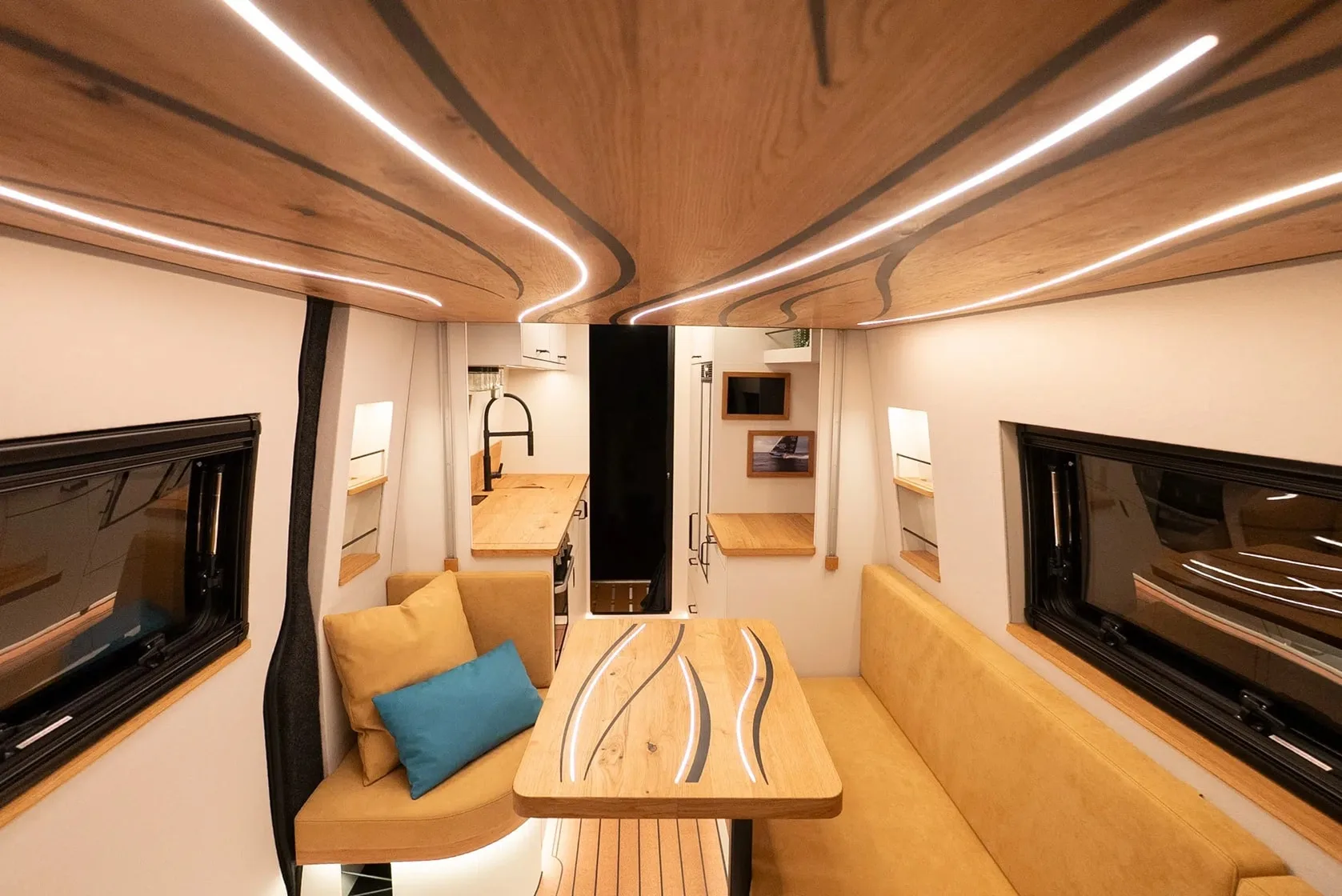 La Onda: европейский фургон, превращенный в роскошные апартаменты на колесах