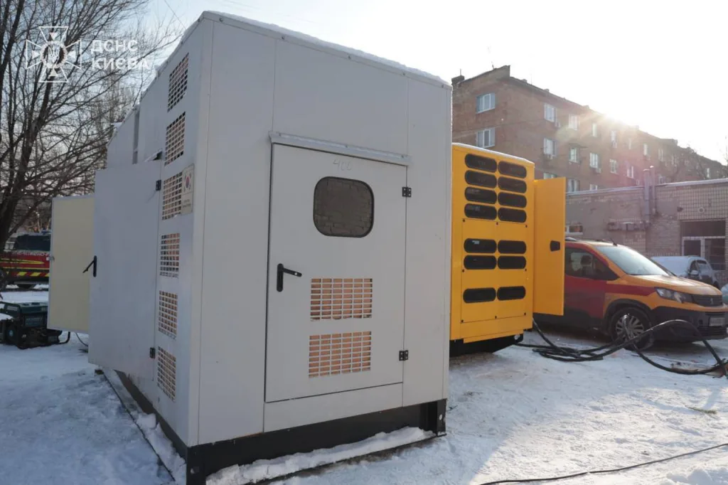 ГСЧС Украины начала установку генераторов для аварийного электроснабжения жилых домов в Киеве и Днепропетровске
