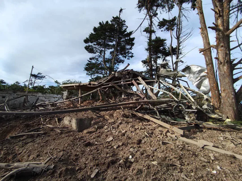 Обломки американской планирующей бомбы AGM-154C-1 JSOW, обнаруженные на территории Венесуэльского института научных исследований (IVIC) в районе города Сан-Антонио-де-Лос-Альтос в штате Миранда