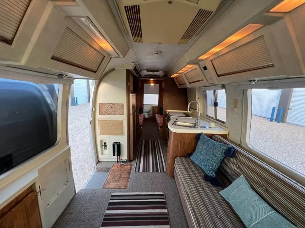 Легендарный автодом Airstream Excella 1982 года: как жили астронавты NASA