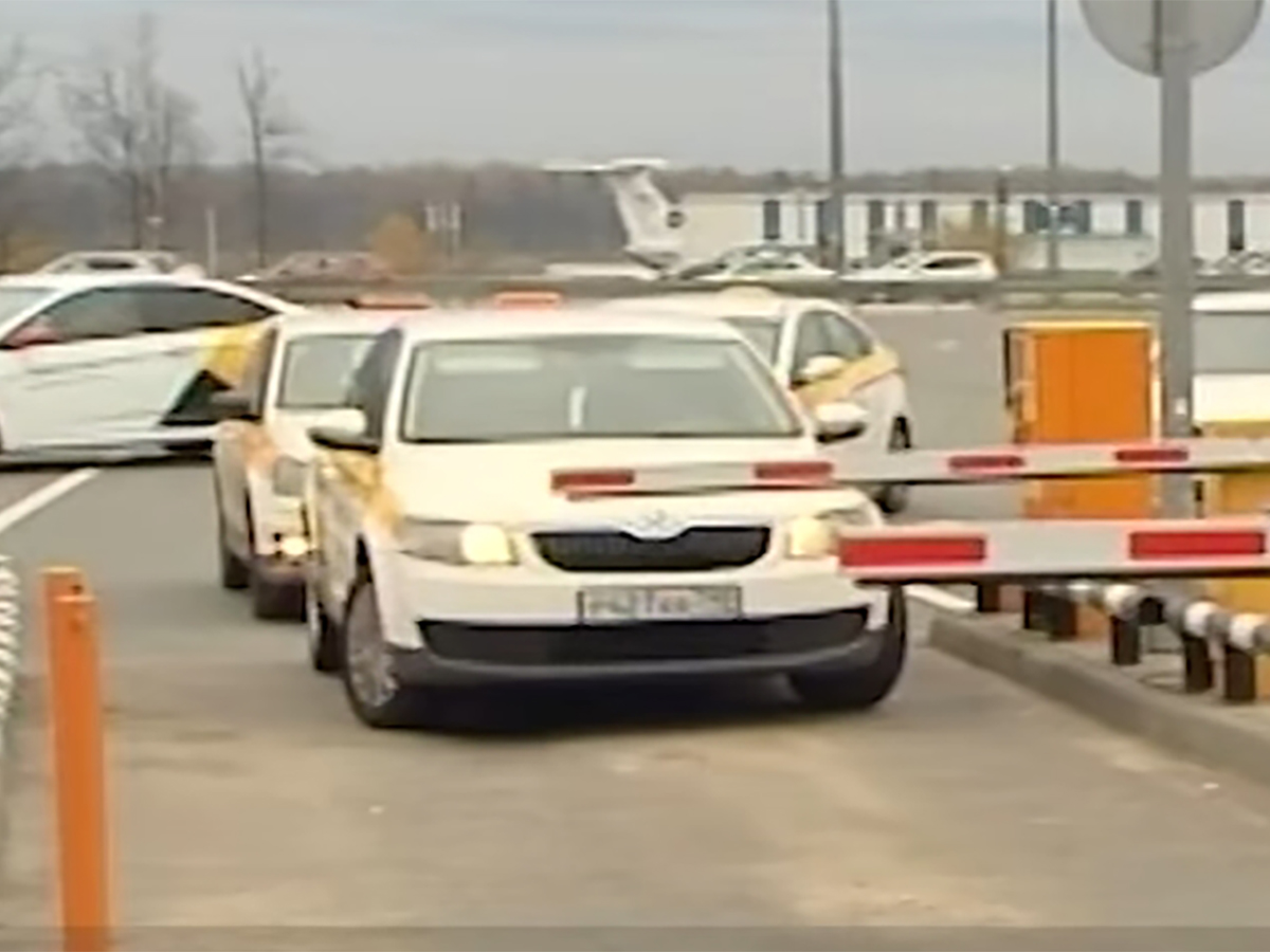 Такси до аэропорта в Москве теперь стоит как авиабилет в Санкт-Петербург — узнайте, как сэкономить на поездках0