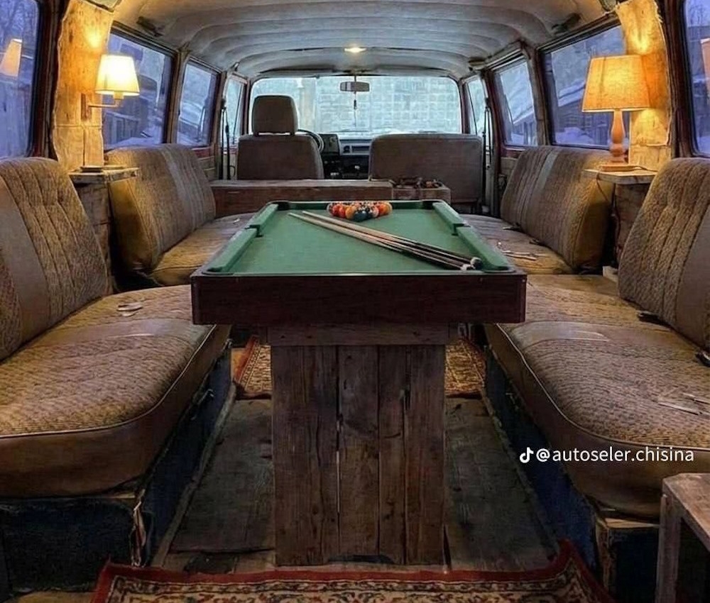 Необычный лимузин на базе ВАЗ-2106 выставили на продажу в Молдове