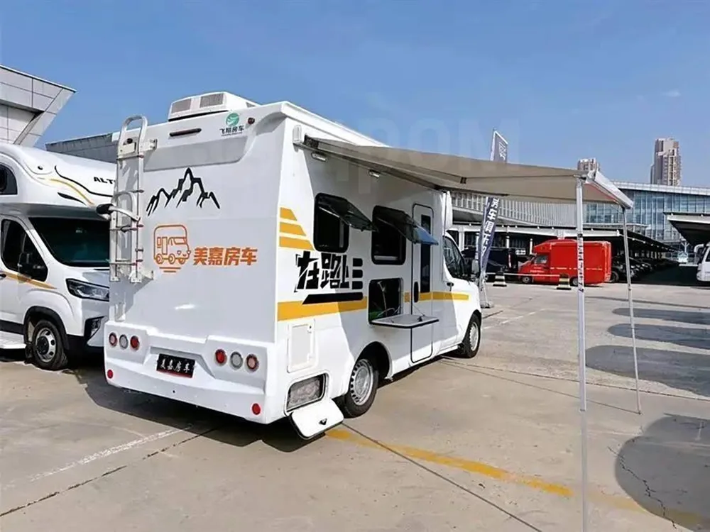 Во Владивостоке продают автодом Ford Transit 2022 с пробегом 20 тысяч км