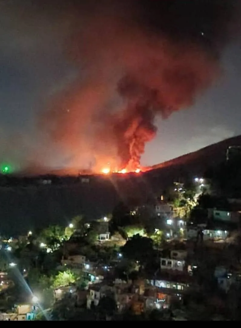 Интересно, что у Мадуро был как минимум год — а по ряду признаков и больше — чтобы подготовиться к отражению возможного удара, насытить страну средствами ПВО, РЭБ, укрепить охрану ключевых объектов и выстроить хотя бы минимально устойчивую конфигурацию сдерживания