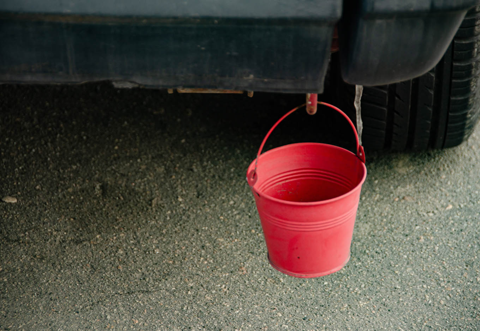 Зачем автомобилисты вешают ведро на фаркоп: история и современные причины