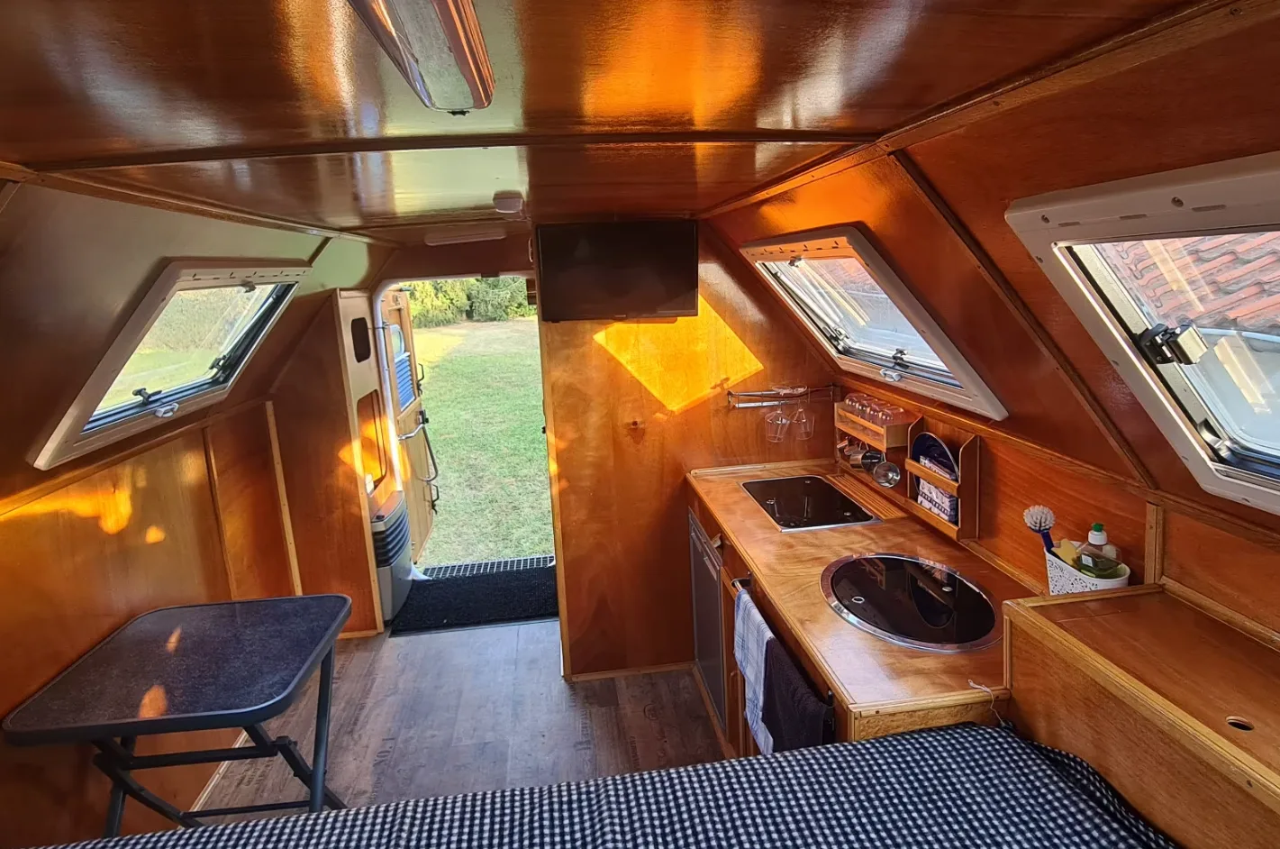 Немецкий ветеран 1968 года превратился в автодом за 3,3 млн рублей