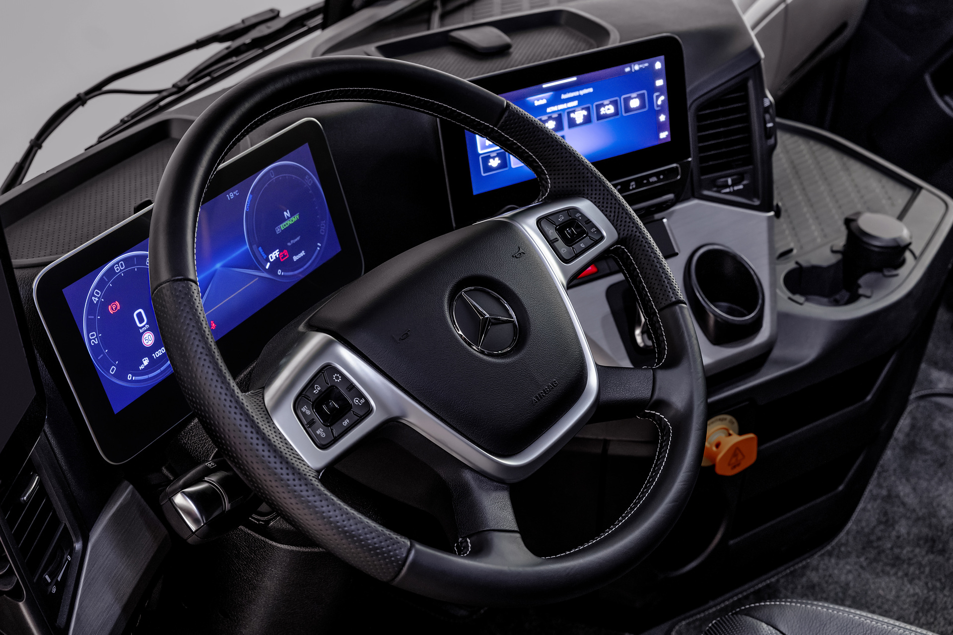 Водородный тягач Mercedes-Benz NextGenH2: новый этап для грузового транспорта