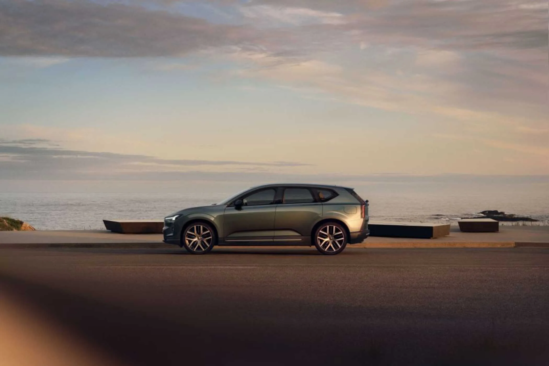 Две сенсационные премьеры Volvo: кроссовер EX60 и EX60 Cross Country