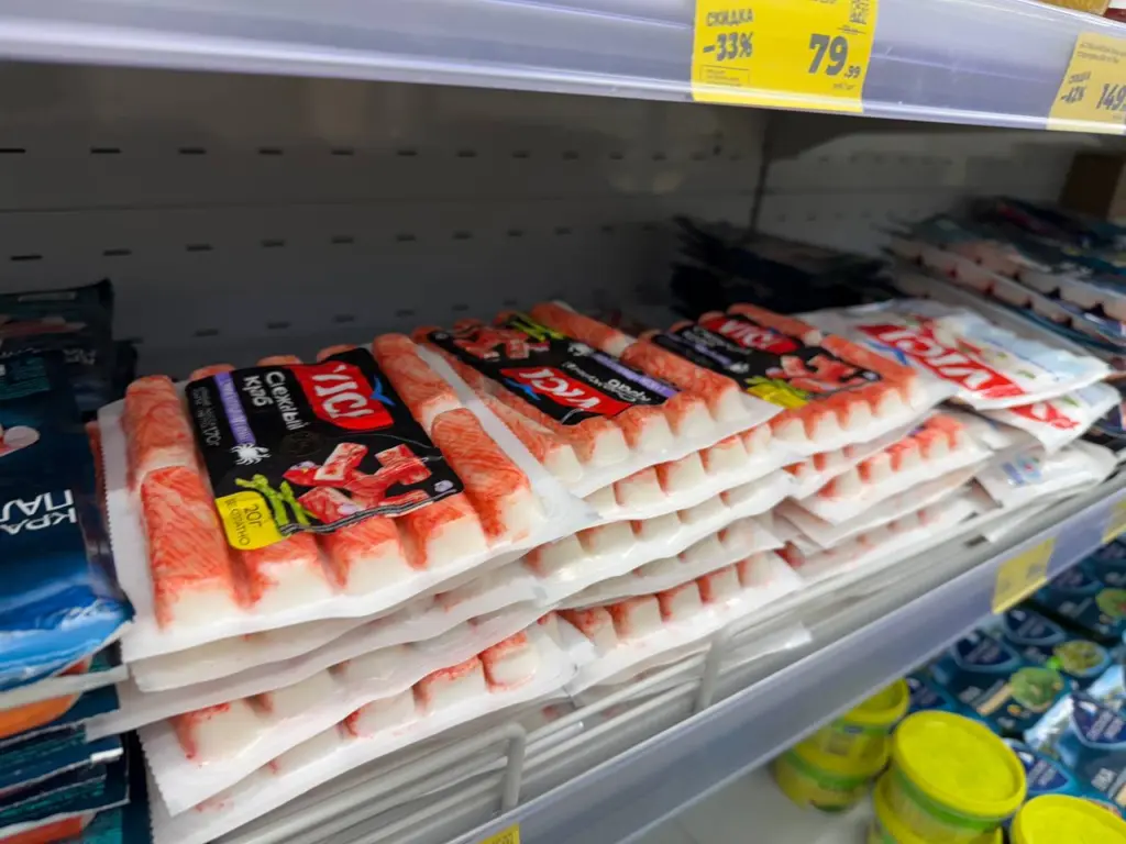 Увидев это слово в составе крабовых палочек, мгновенно приобретаю 5 упаковок — надежный способ распознать качественный товар