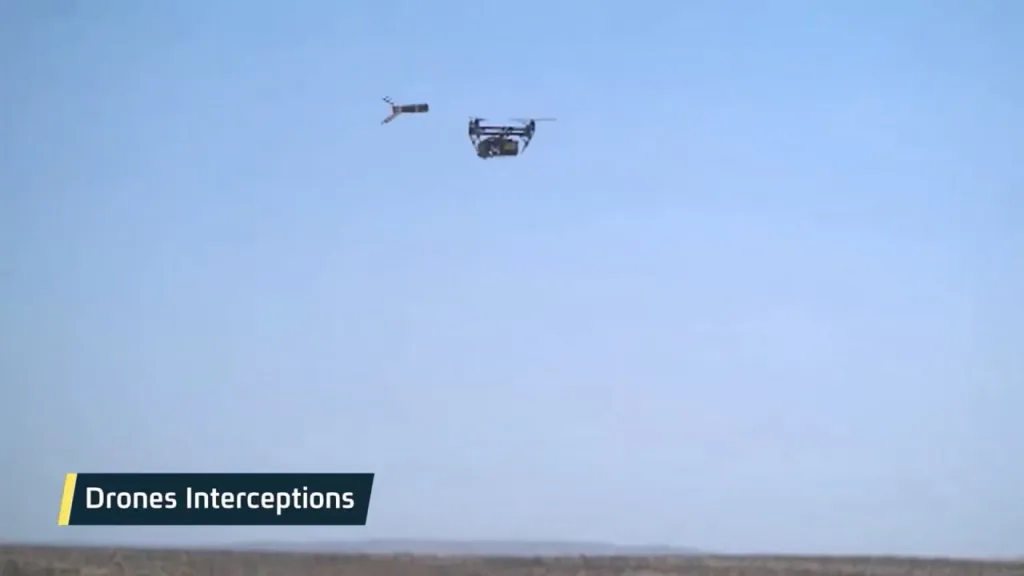 Процесс работы израильского КАЗ Iron Fist по FPV-дронам, барражирующим боеприпасам, гранатам РПГ, ракетам ПТРК и даже БОПС в ходе испытаний