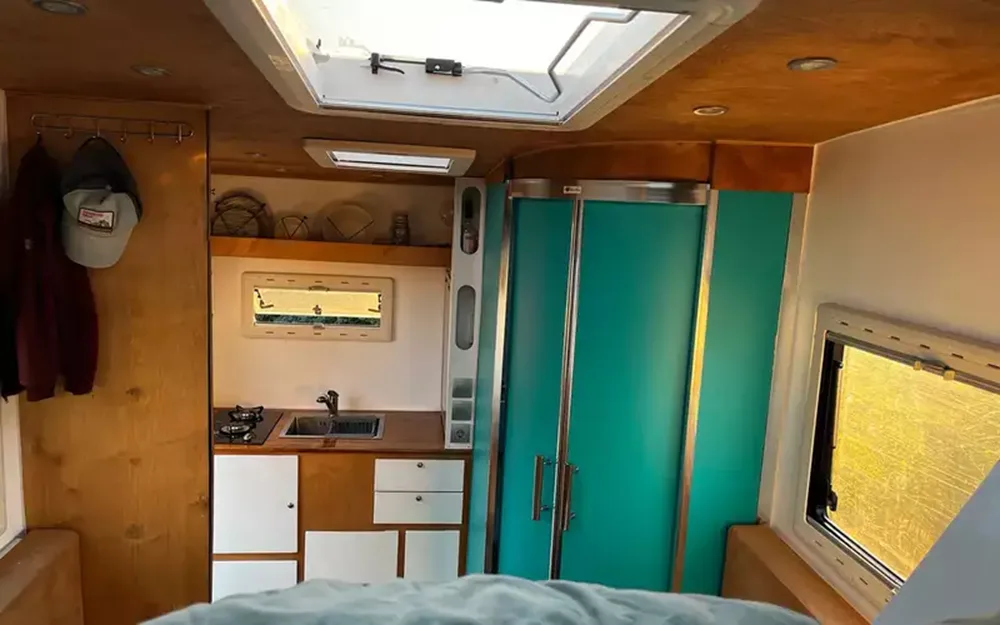 Уникальный автодом на базе УАЗ СГР: автономия и комфорт для путешествий мечты