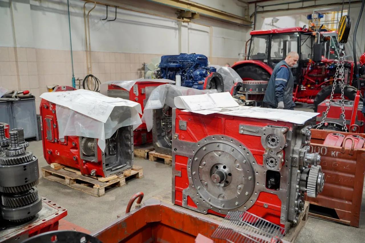 Второй трактор BELARUS 5425 мощностью 500 л.с. почти готов на МТЗ