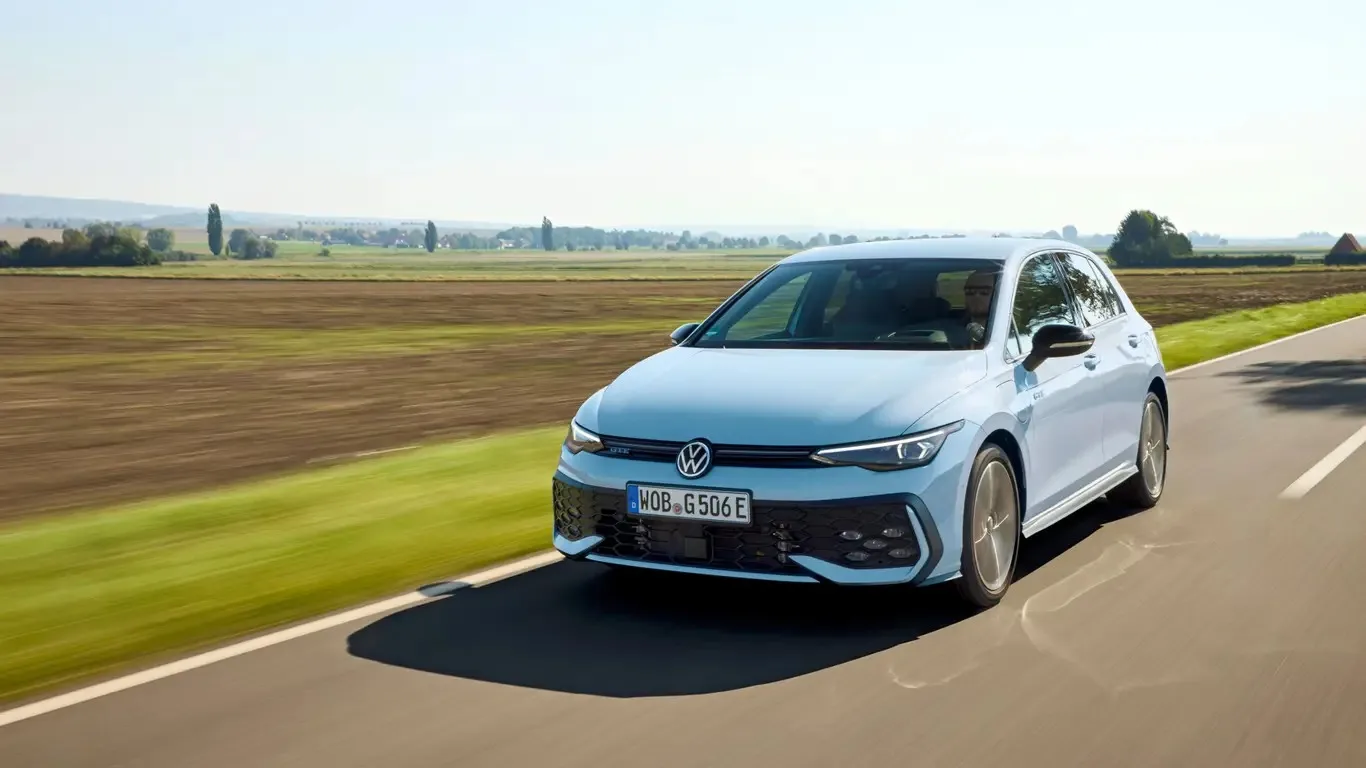 Volkswagen Golf 8 после обновления: новый взгляд на привычный хэтчбек