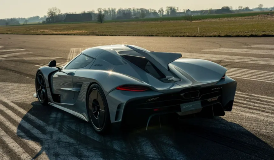 Пять серийных автомобилей с ДВС, преодолевающих четверть мили менее чем за 10 секунд