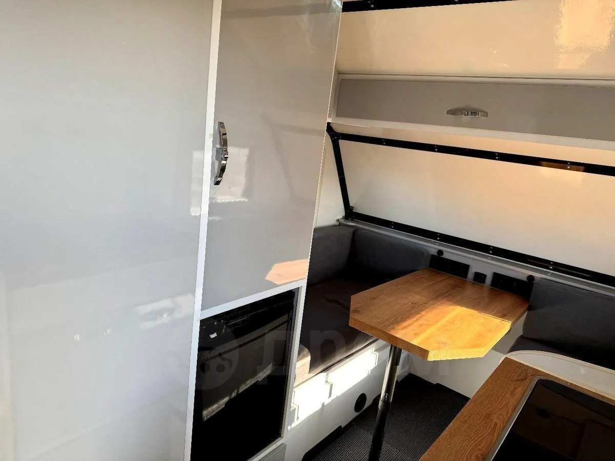 В Барнауле продают всесезонный прицеп KARSO caravans KS36 2023 года с отопителем и солнечными батареями