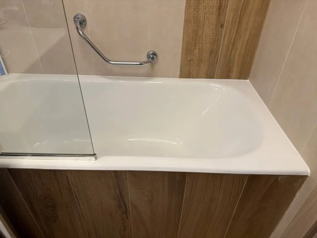 Разводим 50 граммов — и ванна блестит, как новая: ни ржавчины, ни налета — это надежный и испытанный временем лайфхак