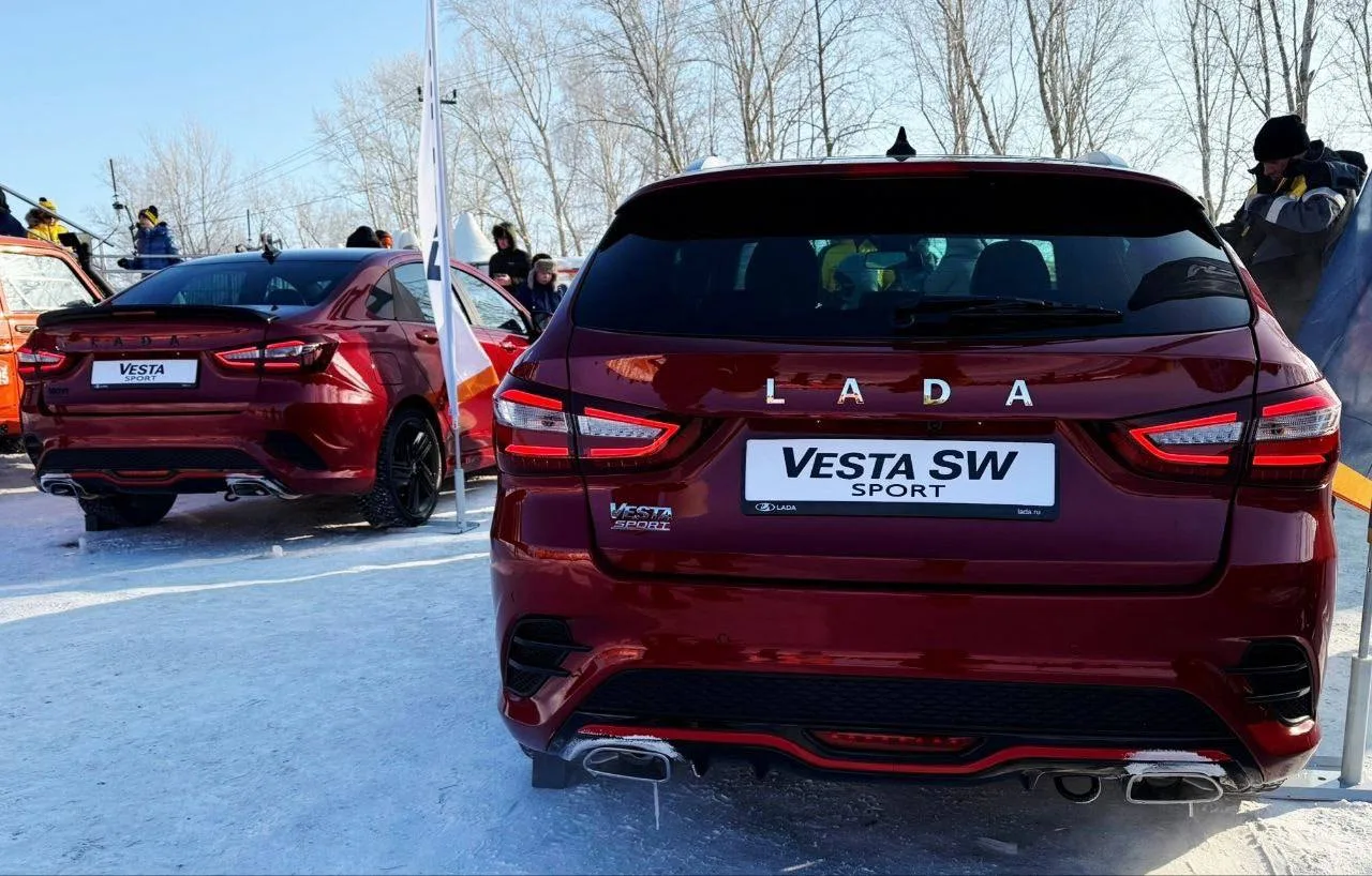 Lada Vesta Sport дебютировала на Гонке чемпионов с новым мотором и агрессивным стилем