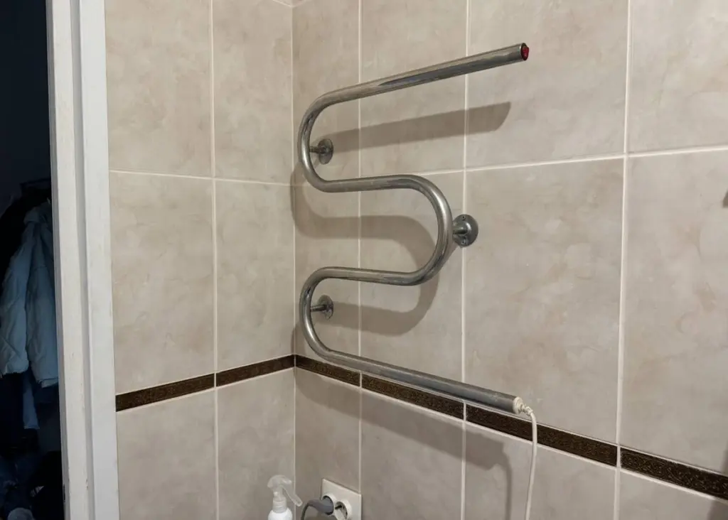 Швы между плитками станут белоснежными, как свежевыпавший снег: воспользуйтесь одним простым советом — это эффективно даже в старых домах с темной затиркой