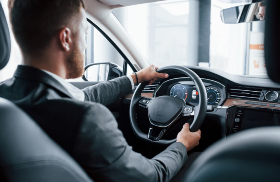 Городские пробки глазами молодого водителя: как меняется взгляд на дороги с возрастом