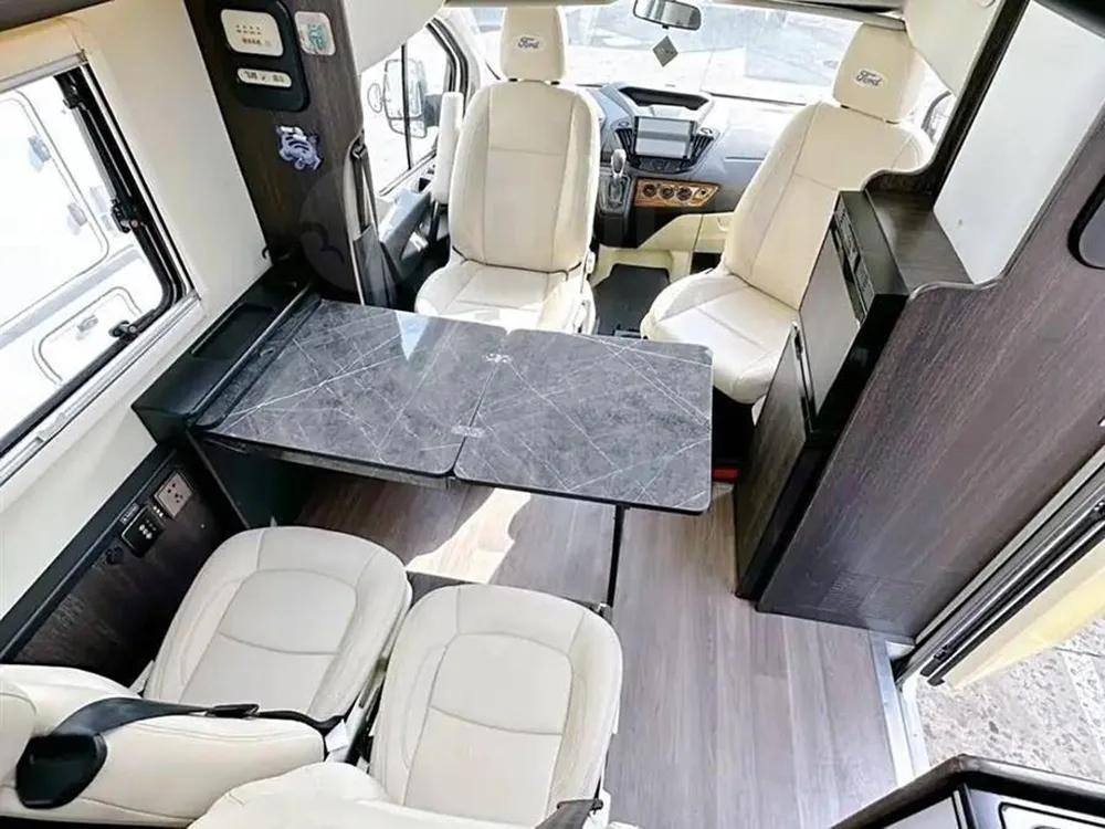 Во Владивостоке продают автодом Ford Transit 2022 с пробегом 20 тысяч км