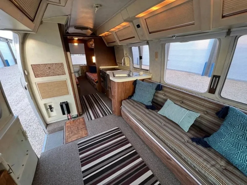 Легендарный автодом Airstream Excella 1982 года: как жили астронавты NASA