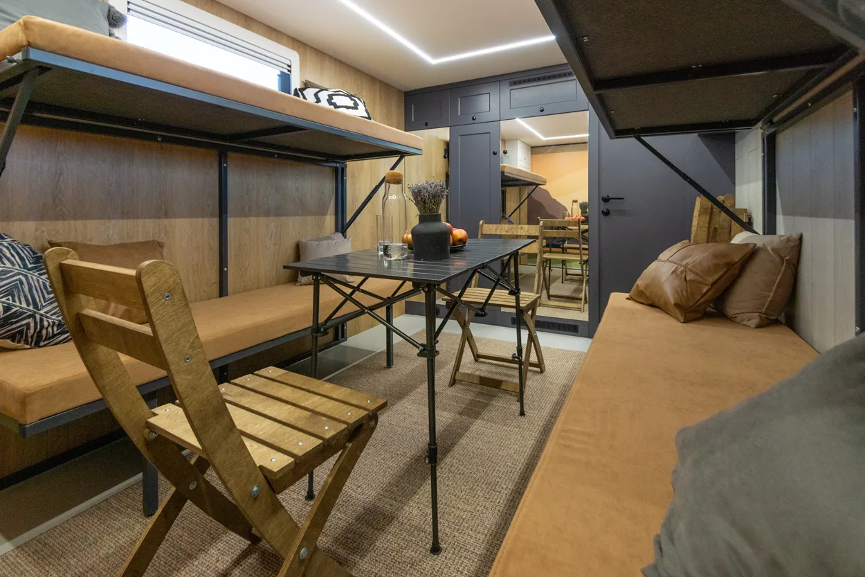 Внедорожный прицеп MAN 8х8 с сауной и гаражом для путешествий без границ