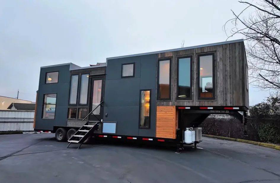 Дом на колесах длиной 11 метров: четыре уровня и полная автономия