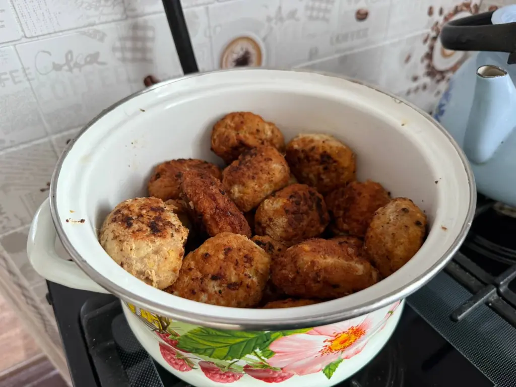 Узнала рецепт у соседки — теперь готовлю эти вегетарианские рыбные котлеты для всей семьи почти каждый день