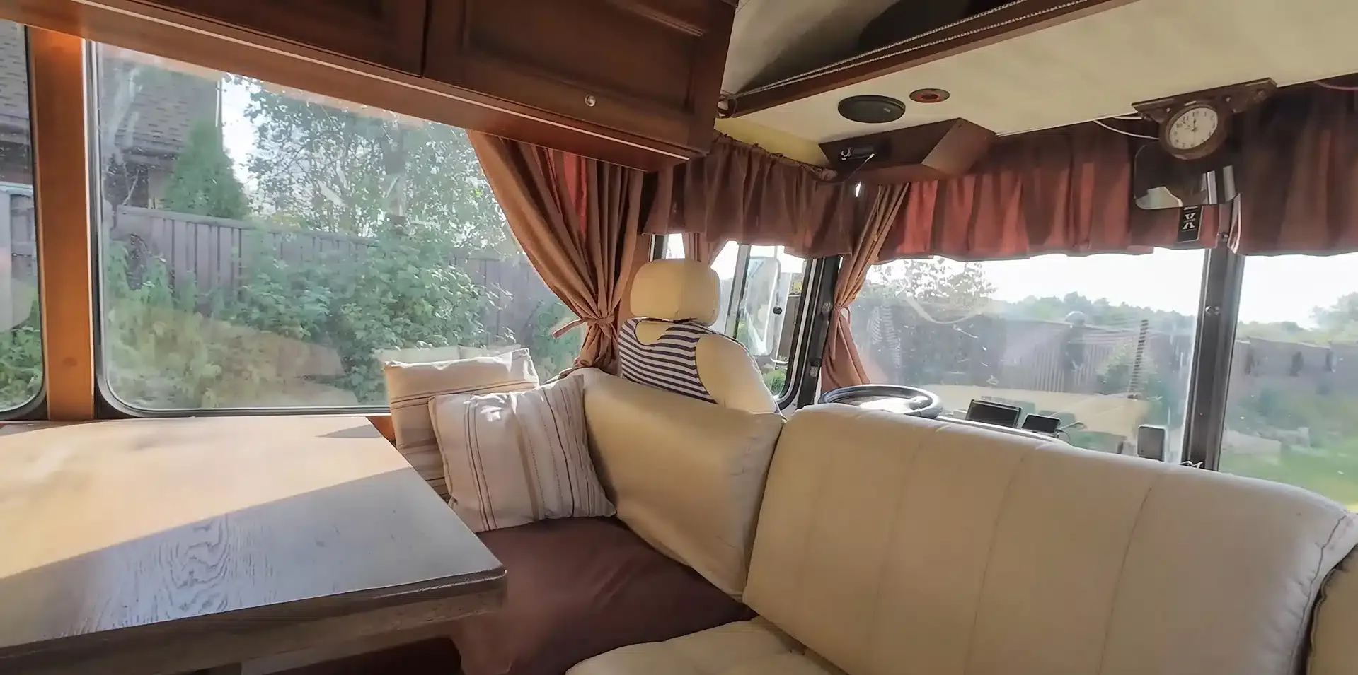 Как старый ПАЗ превратился в современный дом на колесах своими руками