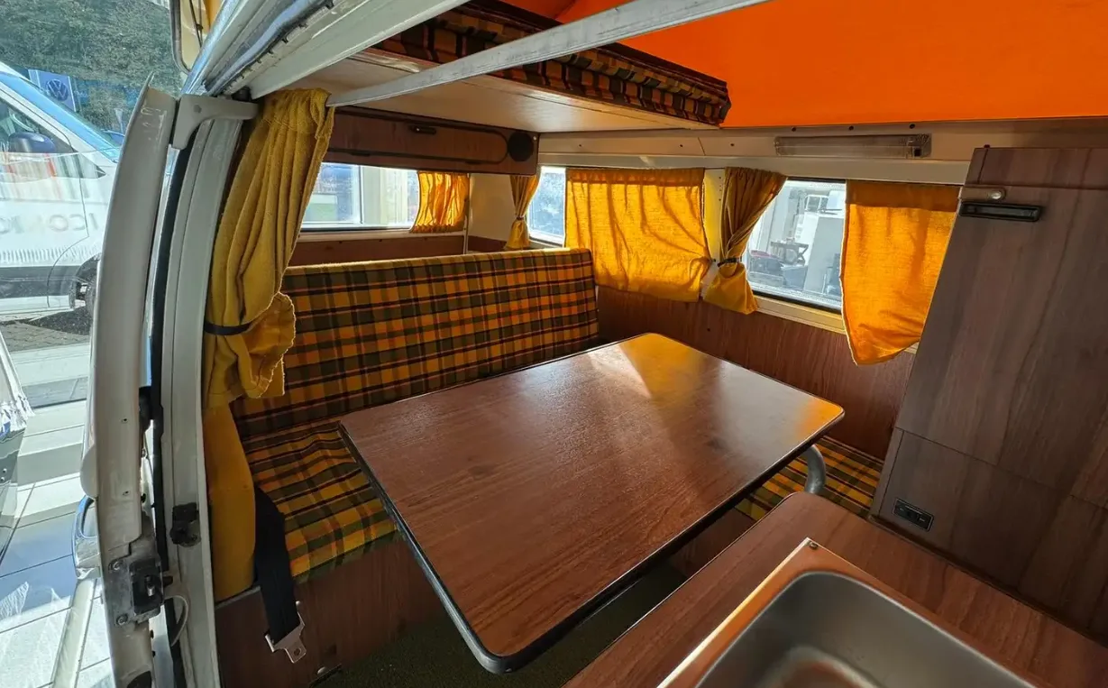 Редкий Volkswagen T2 Westfalia 1978 года выставлен на продажу в Германии