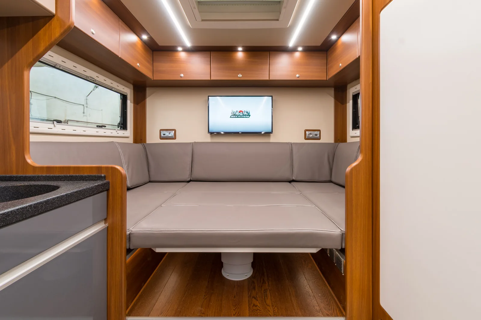 Уникальный VIP автодом на базе Урал Некст: комфорт, автономность и квадроцикл внутри