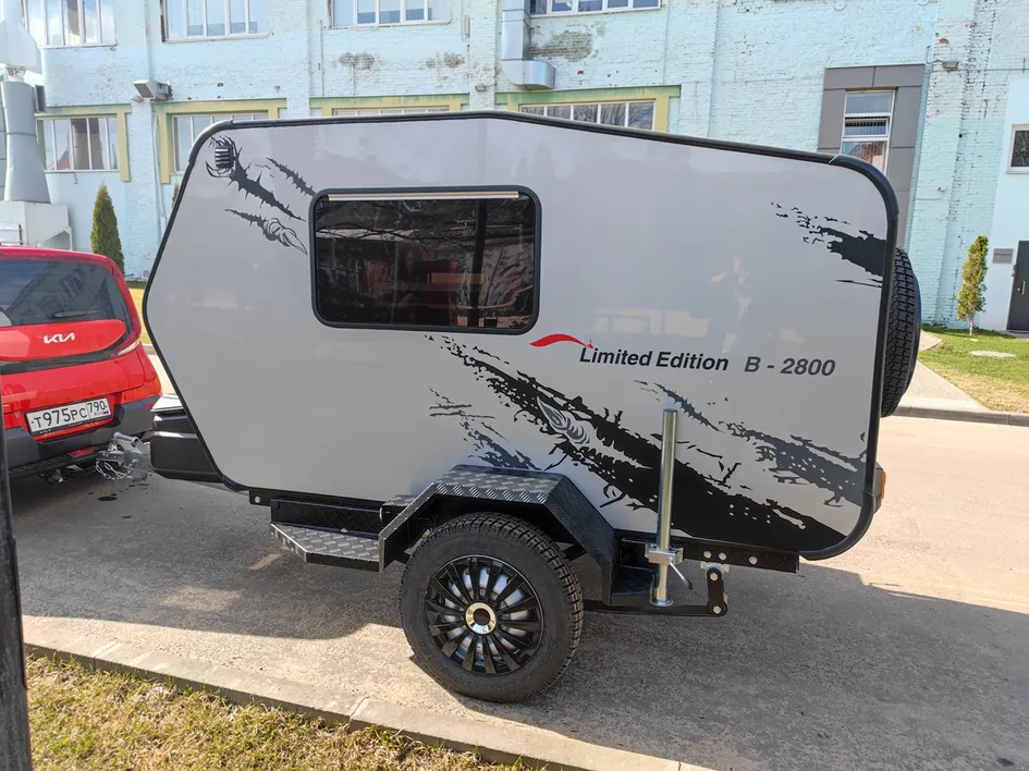 Мини-дом на колесах БЕЛКА: как компактный прицеп меняет автопутешествия в России