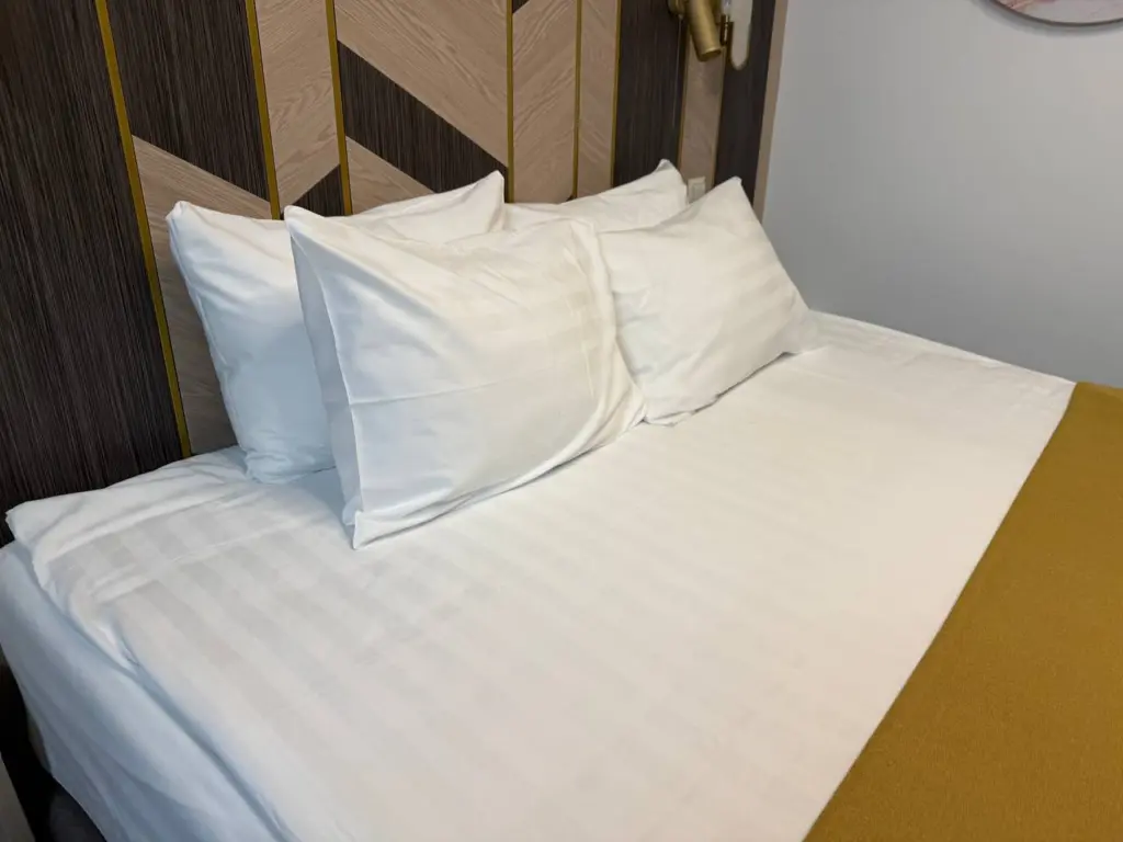 Сколько раз в месяц менять постельное белье: ошибка, которую делают почти все мужчины