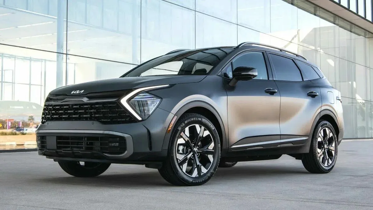 Toyota RAV4 против Kia Sportage: что выбрать для российских дорог — плюсы и минусы моделей