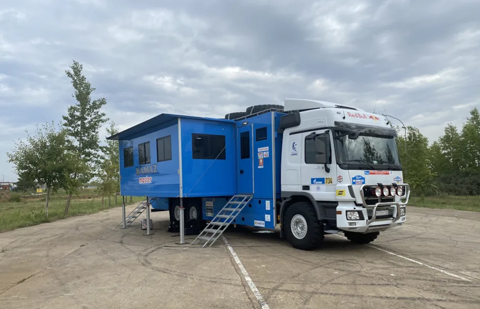 Как устроен роскошный отель на колесах для команды КАМАЗ-Мастер