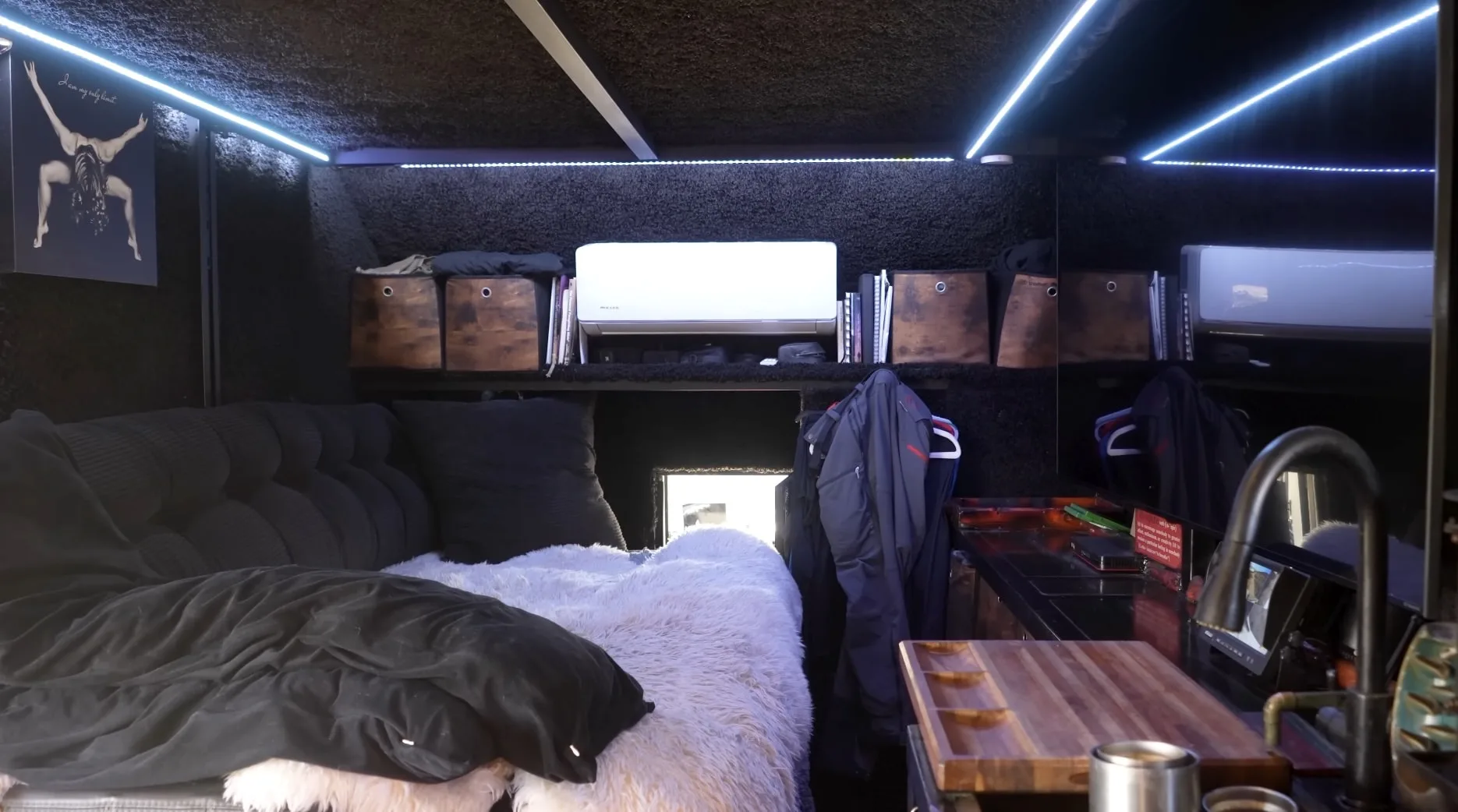 Американец построил дом на колесах из армейского грузовика 6x6 за два года и 413 тысяч долларов