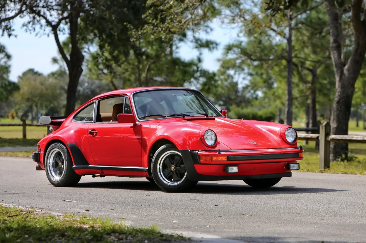 10 культовых автомобилей 80-х, изменивших представление о скорости и стиле