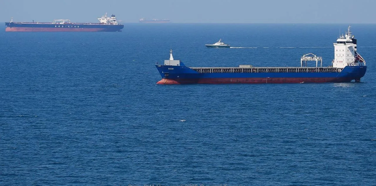 Российский танкер «Маринера» пытаются захватить США в Северной Атлантике