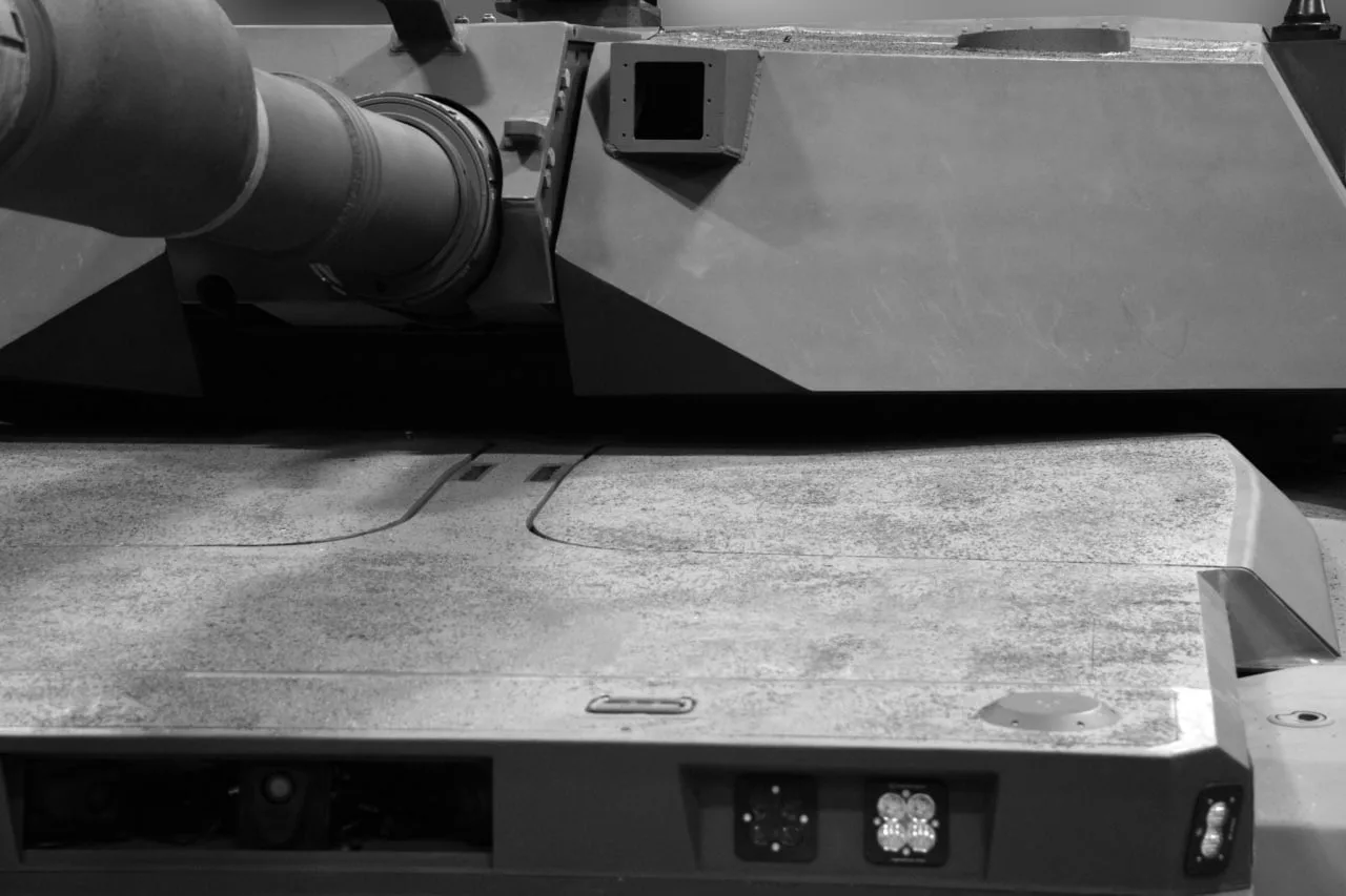 Первые фото прототипа (макета) танка M1E3 Abrams, который должен быть полноценно представлен в ходе Североамериканского международного автосалона (NAIAS) в Детройте уже через несколько дней