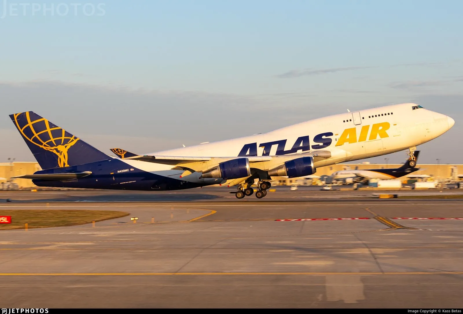 Продолжаем следить за активностью авиации НАТО и США в польском Жешуве