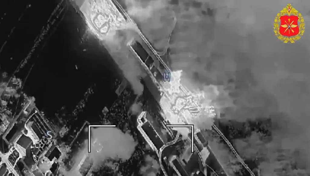 Удары дронов-камикадзе «Герань-2» Войск беспилотных систем по объектам ВСУ в городе Семёновка Черниговской области